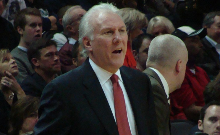 Gregg Popovich durante un partido ante Denver Nuggets. Foto: Zereshk