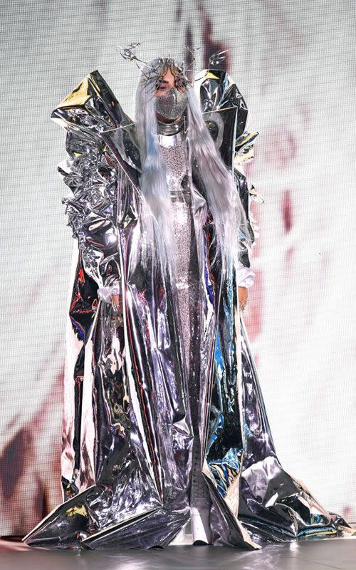 5) Lady Gaga's VMAs outfits