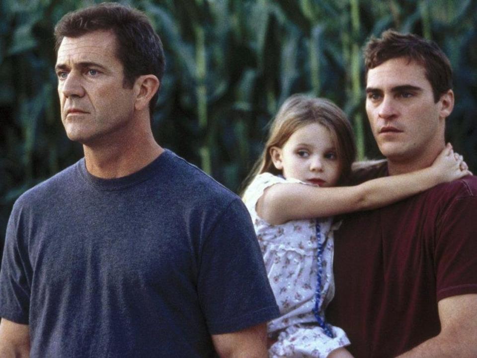 Mel Gibson, Abigail Breslin, and Joaquin Phoenix in "Signs"