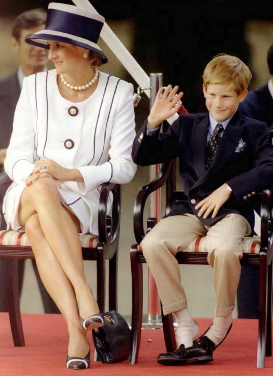 Harry als Kind mit seiner Mutter. Lady Diana starb, als der Junge gerade einmal 12 Jahre alt war. (Bild: Getty Images)