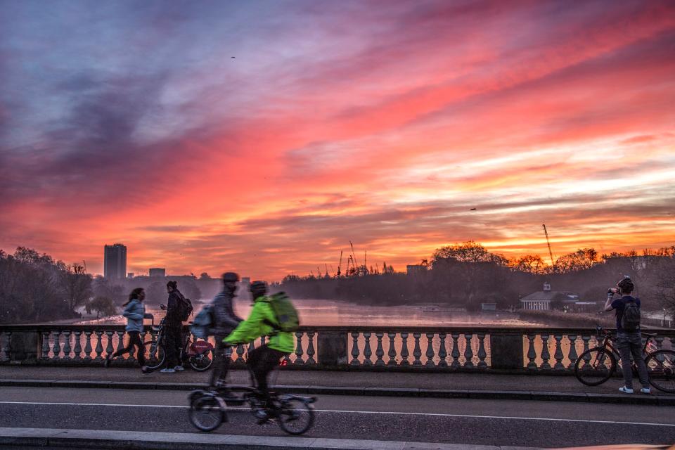 Londoners stay active in Hyde Park, enjoying the winter sunrise (Jeremy Selwyn)