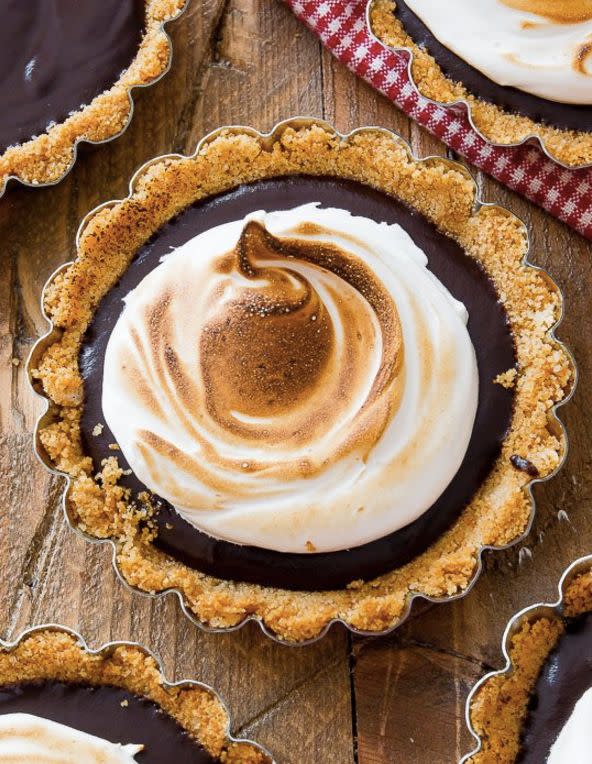 <strong>Get the <a href="https://sallysbakingaddiction.com/2015/07/13/smores-tartlets/" target="_blank">S'mores Tartlet recipe</a>&nbsp;from Sally's Baking Addiction</strong>