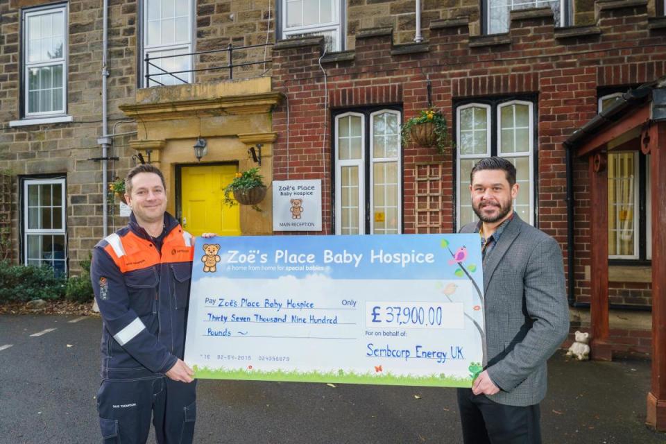 Dave Thompson, Operations Director at Sembcorp Energy UK and (right) Tommy Harrington, Corporate &amp; Major Donor Fundraiser for Zoe’s Place <i>(Image: Press release)</i>