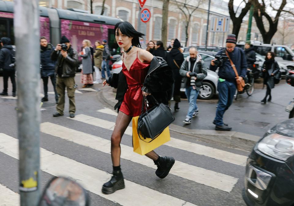 Phil Oh captures the best street style beauty looks of Milan Fashion Week Fall 2018, from twin pink bobs to kitschy plastic hair accessories.