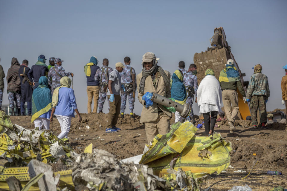 Workers gather at the scene of an Ethiopian Airlines flight crash near Bishoftu, or Debre Zeit, south of Addis Ababa, Ethiopia, March 11, 2019. (Photo: Mulugeta Ayene/AP)