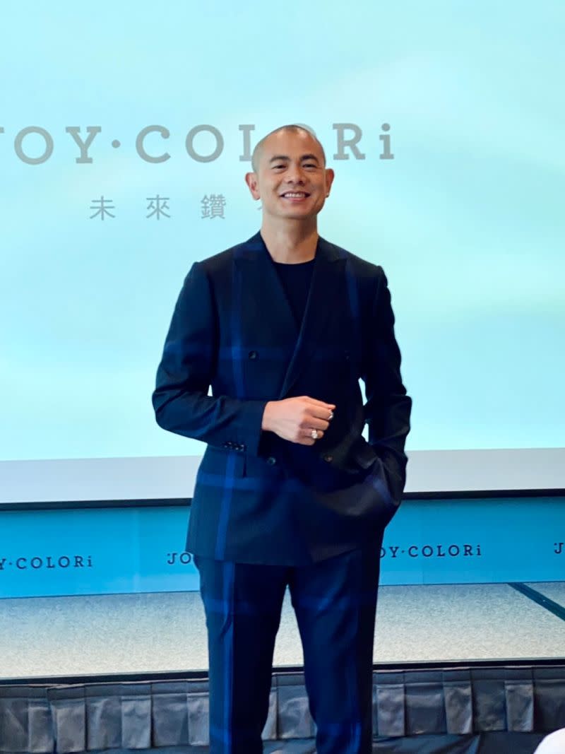 ▲江振誠坦言看到JOY COLORi品牌創辦人Irene在鑽石上實踐永續流行並引進台灣，覺得是對產業很大的鼓舞。希望透過參與鑽石設計，可以一起支持永續，期待能在各產業看到更多對永續的發想。（圖／記者蕭涵云攝）