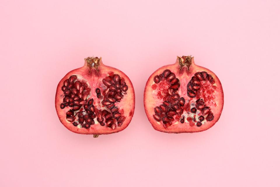 Close-Up Of Pomegranate Slices On Pink BackgroundThomas Quack / EyeEm