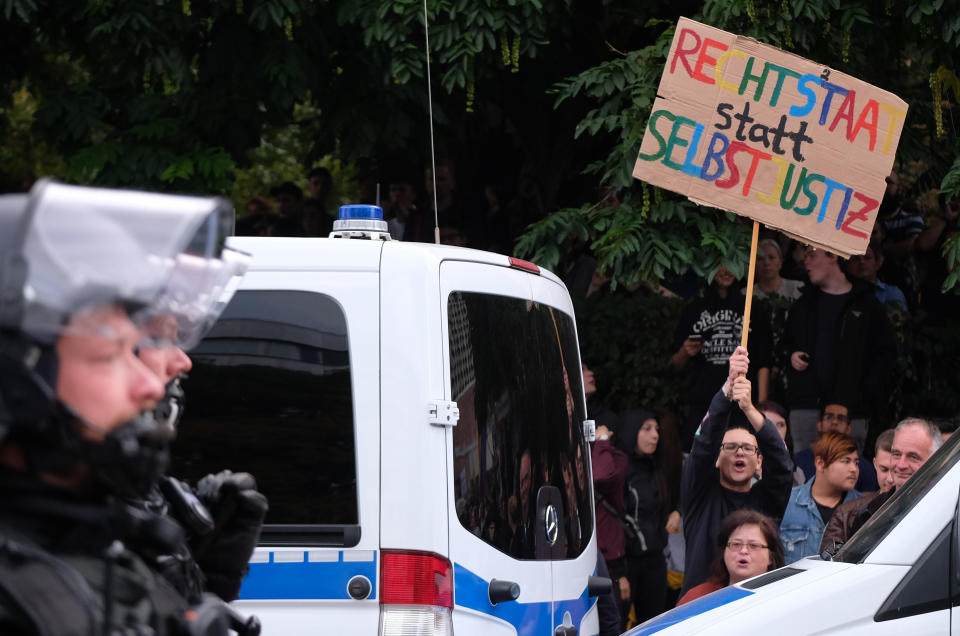 Teilnehmer der Gegendemonstration (Bild: dpa)