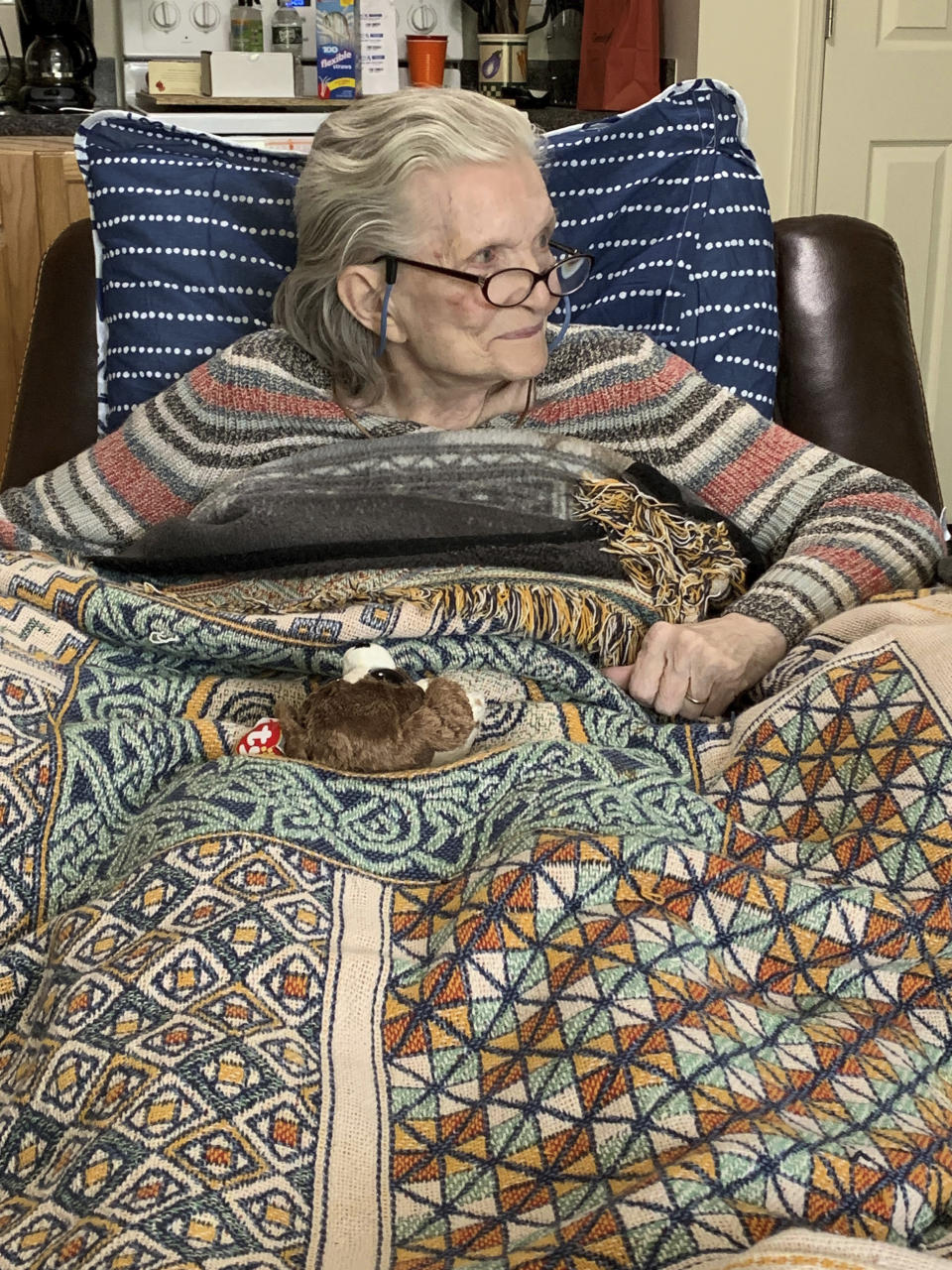 This photo provided by Georgene White shows her mother, Teri Sheridan, 93, of Belvidere, N.J., shortly before her death on Nov. 17, 2022. Sheridan, who had heart failure and recurrent cancer, took a mixture of lethal drugs mixed with apple juice provided under New Jersey's 2019 Medical Aid in Dying for the Terminally Ill Act. (Georgene White via AP)