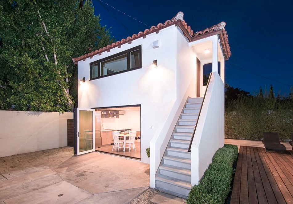 Rihanna sells Hollywood home for $3.6 million