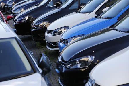 Volkswagen cars are seen at a dealership in London, Britain September 30, 2015. REUTERS/Stefan Wermuth