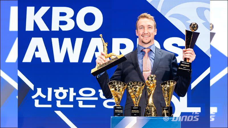 費迪（Erick Fedde）旅韓單季20勝拿下MVP。（圖／翻攝自NC Dinos臉書）