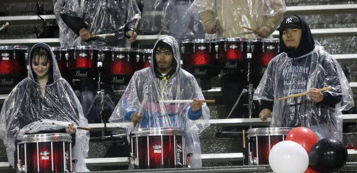 McLane High drummers were prepared for the rain during the CIF Central Section Division III boys soccer championship on Feb. 24, 2023. McLane won 3-2 in overtime over Chávez High. JUAN ESPARZA LOERA/jesparza@vidaenelvalle.com