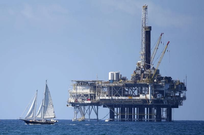 An offshore oil platform is seen in Huntington Beach, California September 28, 2014. REUTERS/Lucy Nicholson