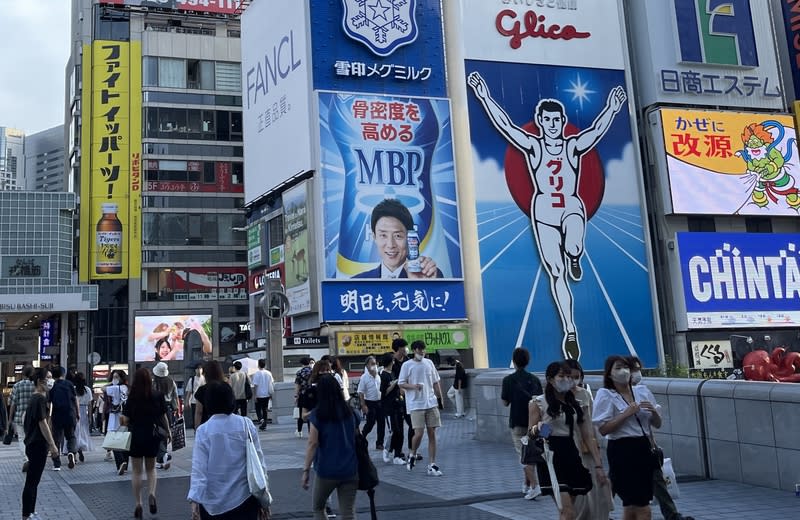 日本大阪府知事吉村洋文6日透露，正檢討是否仿效峇里島開徵「徵收金」（類似旅遊稅），如果未來能夠開徵「徵收金」的話，金額大概會跟住宿稅差不多。（中央社資料照）