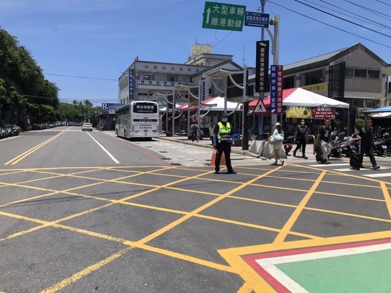 《圖說》擴大取締路口不停讓行人暨高發事故路口精緻執法專案勤務加強取締。〈臺東分局提供〉