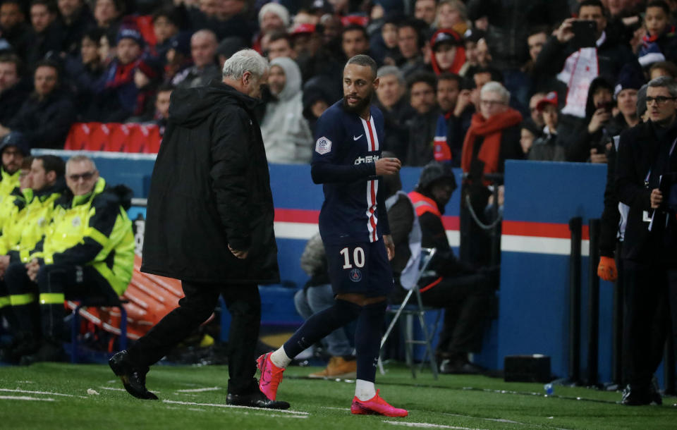 Neymar musste in einem turbulenten Spiel vom Platz. (Bild: Getty Images)