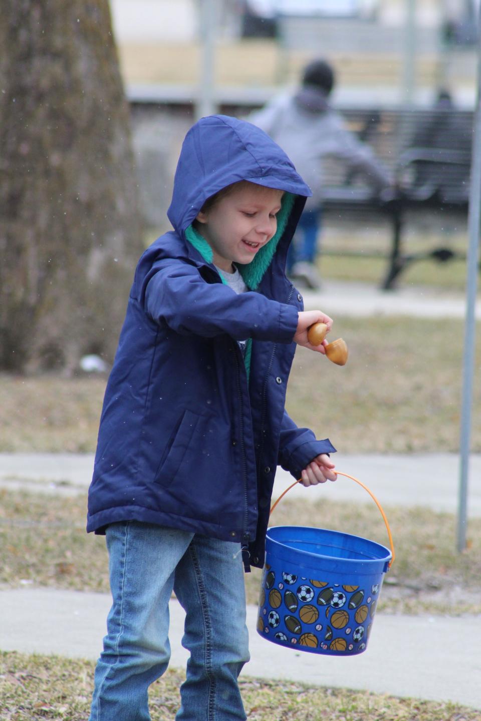 Kids hunt for Easter eggs in downtown Cheboygan.