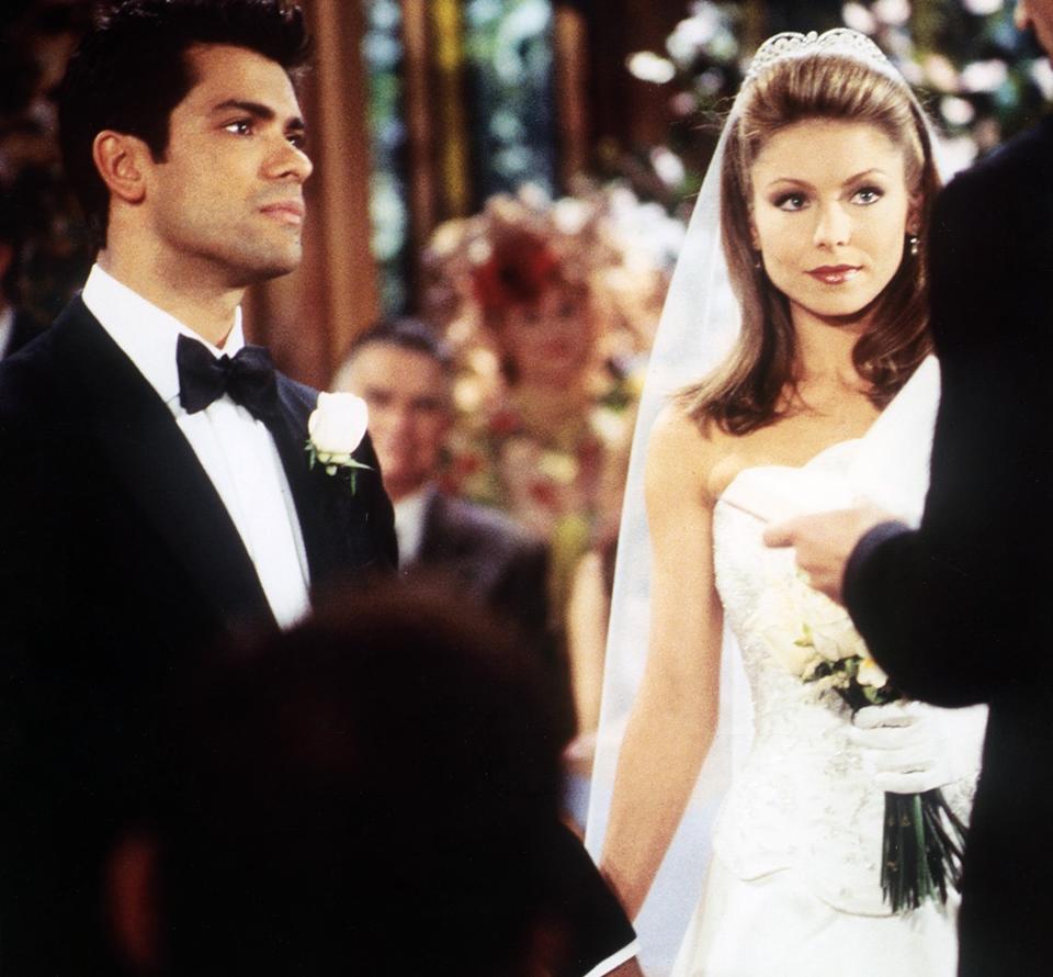 Mark Consuelos, Kelly Ripa in ‘All My Children’. Image: Ann Limongello/©ABC/Courtesy Everett Collection