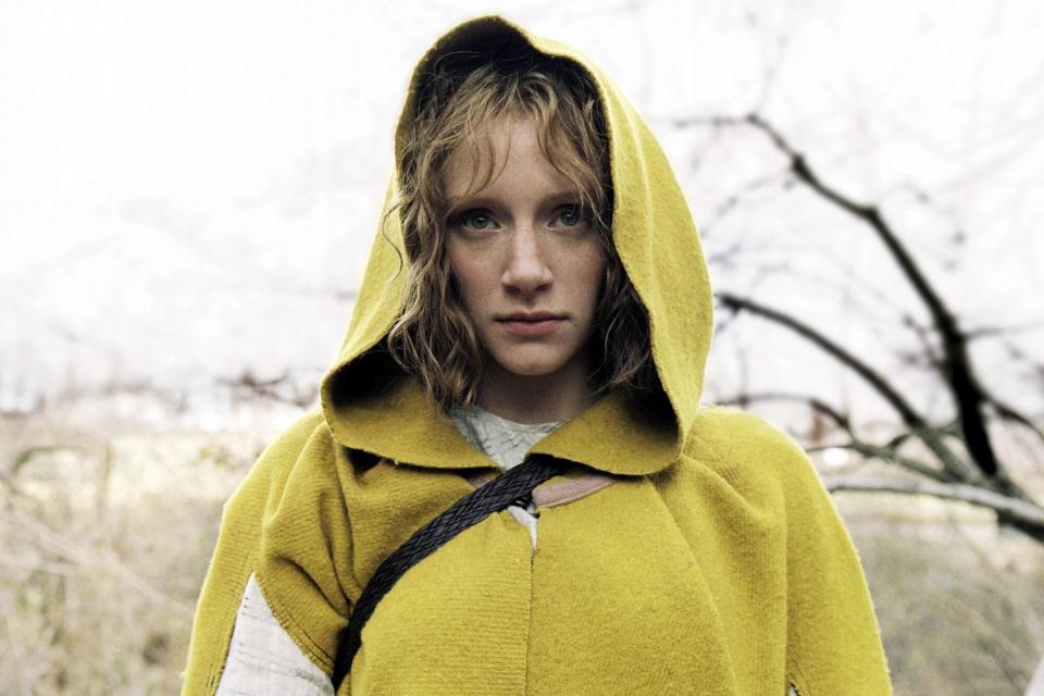 THE VILLAGE, Bryce Dallas Howard, 2004, (c) Buena Vista/courtesy Everett Collection