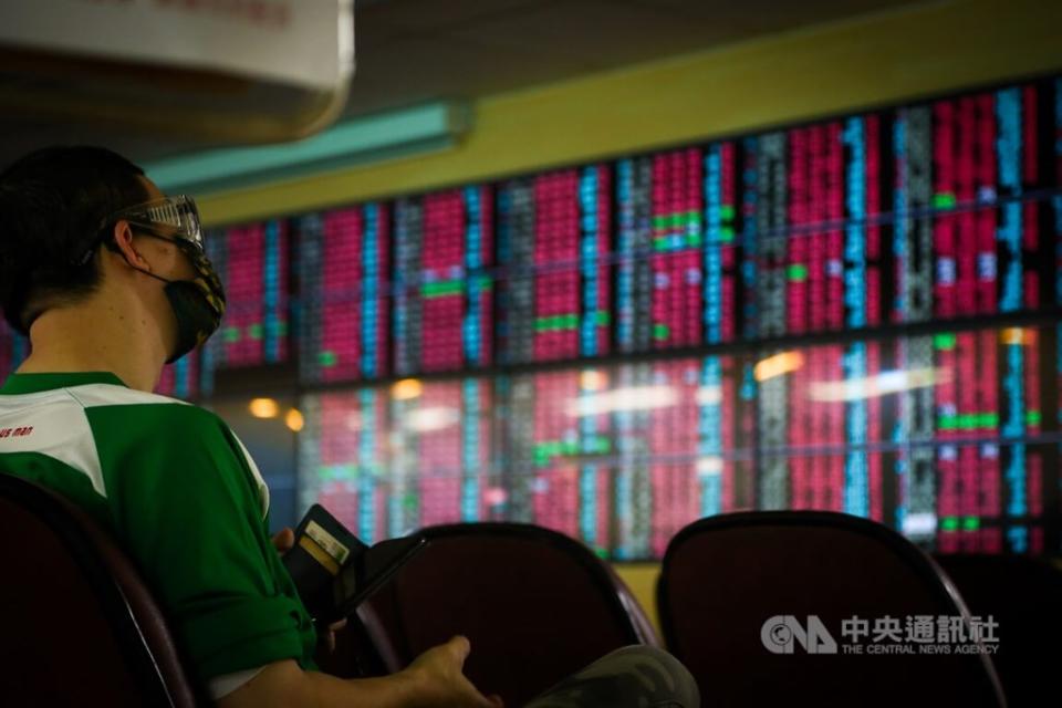 Shares in Taiwan rose over 100 points in early trading and returned to Wansan (archive photo)