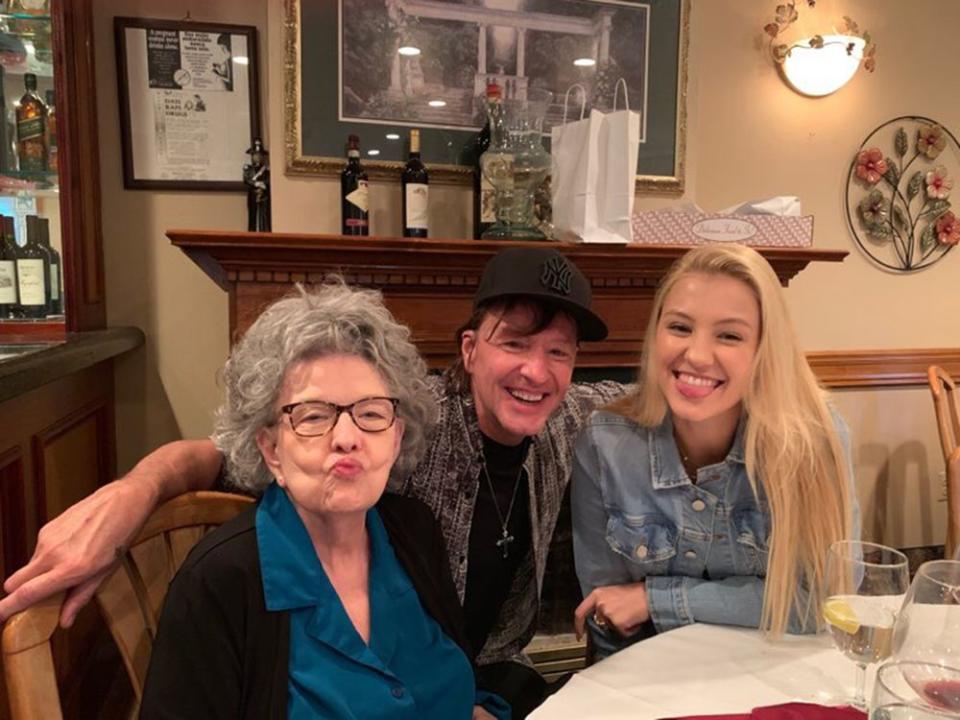 Richie Sambora with daughter Ava and mom Joan | Facebook