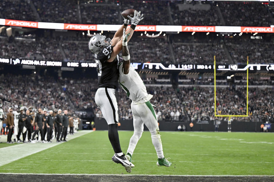 Las Vegas Raiders tight end Michael Mayer (87) catches a touchdown pass as New York Jets safety Jordan Whitehead defends. (AP Photo/David Becker)