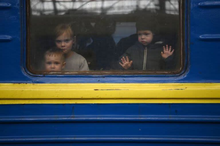 Las autoridades de Kyiv aseguran que hasta 20.000 niños fueron sacados del país por las fuerzas invasoras rusas y que solamente 400 han vuelto