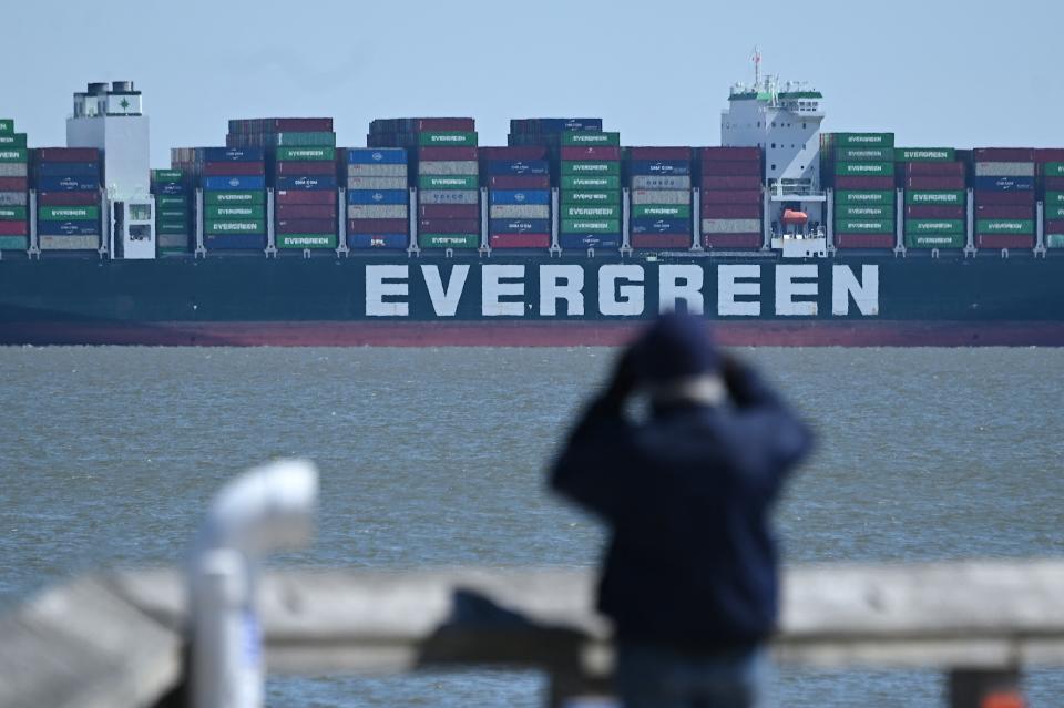 A man on shore use binoculars to look at The Ever Forward container ship on March 29, 2022, in Pasadena, Maryland. (Photo by Jim WATSON / AFP)