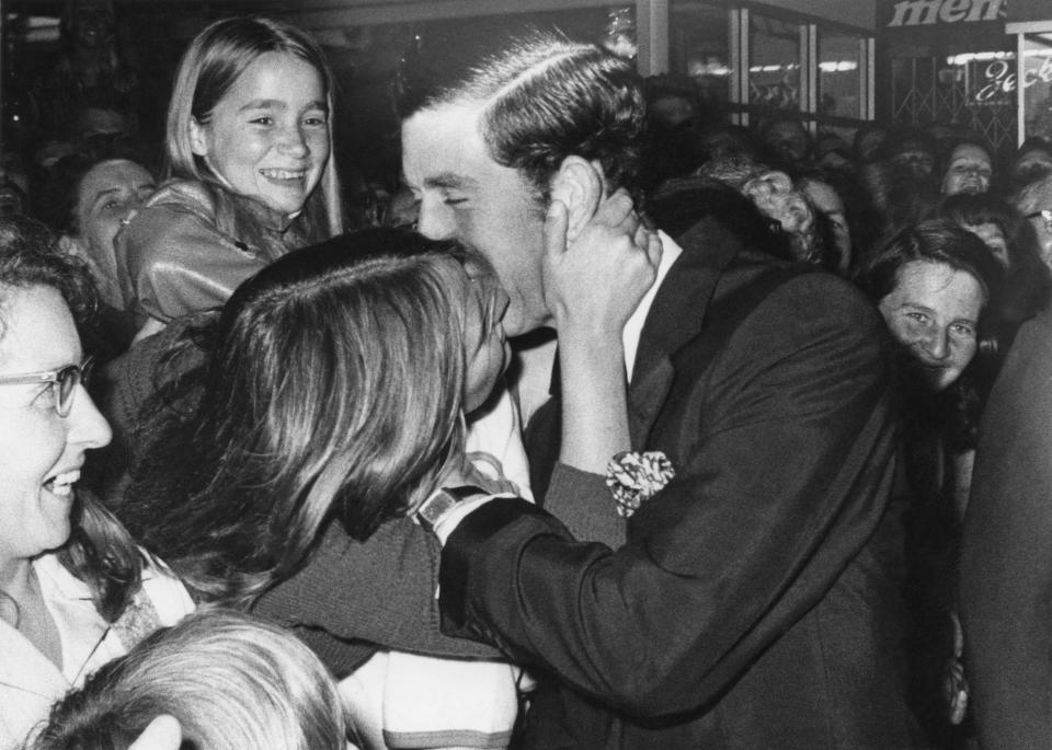 prince charles kisses gilda larbey in 1977