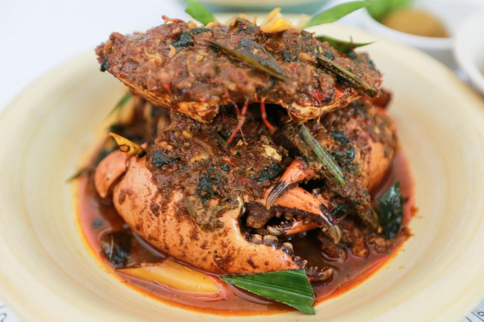 The Jaffna style Sri Lankan mud crab curry is a definite must-try when visiting Aliyaa. — Picture by Ahmad Zamzahuri