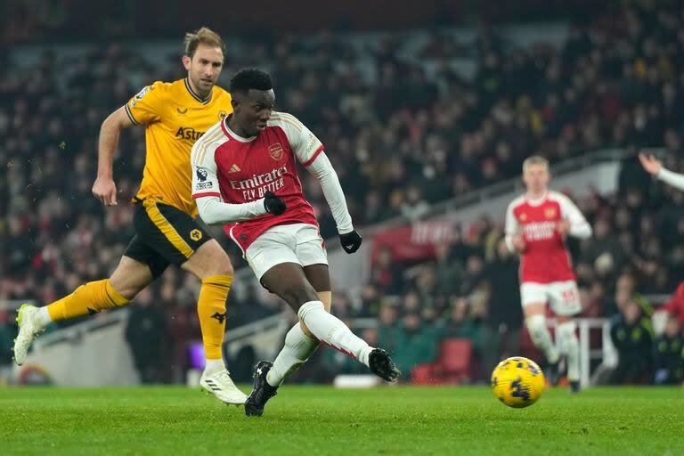 Arsenal, líder de la Premier League, visita a Luton Town