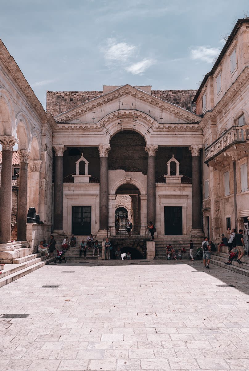 Between sweeping colonnades and imposing temple fronts, you’ll find bars and restaurants squeezed into every corner.