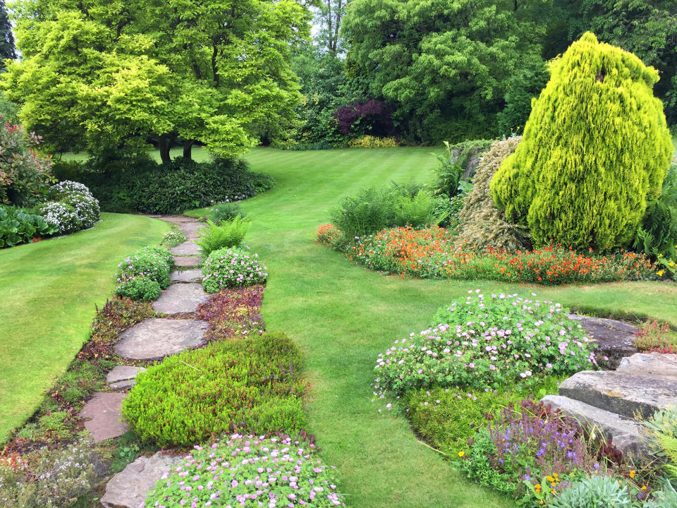 5. Break up a large lawn with rockeries