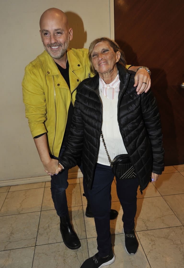 José María Muscari junto a su madre Ana María; su fan número uno