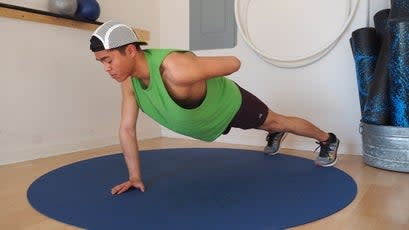 <span class="article__caption">One-arm push-ups <strong>step 1</strong>.</span> (Photo: Hayden Carpenter)