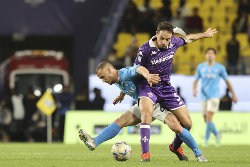 Napoli's Stanislav Lobotka, left, fights for the ball with Fiorentina's Giacomo Bonaventura during the Italian Super Cup Semi-final soccer match between Fiorentina and Napoli at Al Awwal Park Stadium in Riyadh, Saudi Arabia, Thursday, Jan. 18, 2024. (AP Photo)