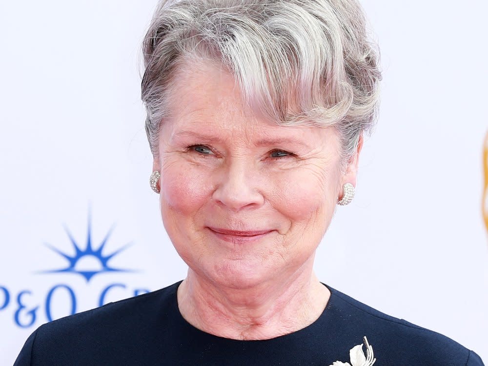 Imelda Staunton ist eine bekannte britische Schauspielerin. In Staffel fünf und sechs von "The Crown" war sie als Queen zu sehen. (Bild: Fred Duval/Shutterstock.com)