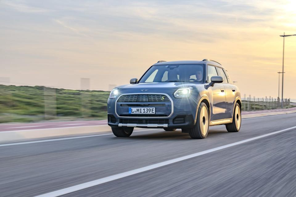 2025 mini countryman electric