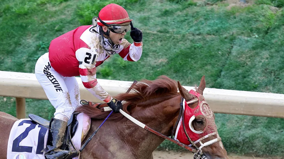 Jockey Sonny Leon celebrates after winning the 2022 Kentucky Derby on 80-1 outsider Rich Strike. Pic: Getty 