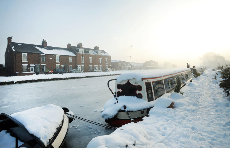 Canal boats frozen in their moorings as the Stainforth and Keadby Canal in Thorne, Doncaster. (PA)