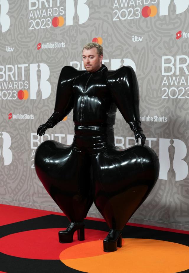 5 Unique Outfits Worn By Sam Smith To Harry Styles, Have A Look