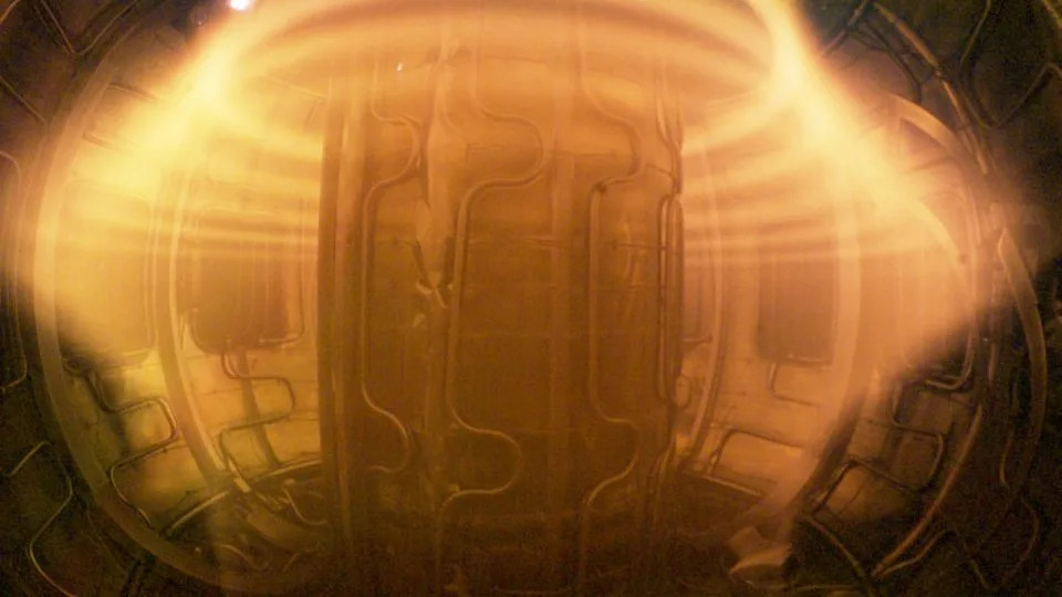 Plasma confined in Energy Singularity's tokamak during an experiment. - Energy Singularity