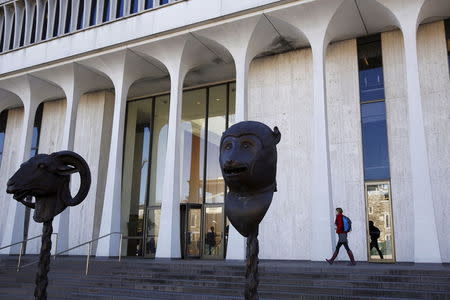 A woman walks by Princeton University's Woodrow Wilson School of Public and International Affairs is seen in Princeton, New Jersey, November 20, 2015. REUTERS/Dominick Reuter