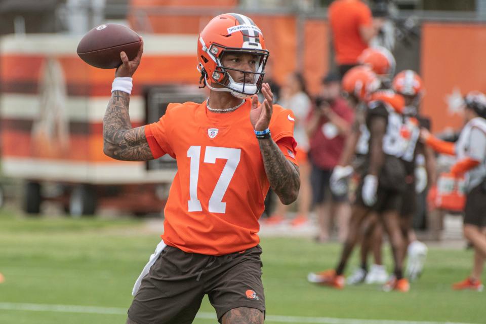 Dorian Thompson-Robinson looks to pass during Browns rookie minicamp in Berea, Friday, May 12, 2023.