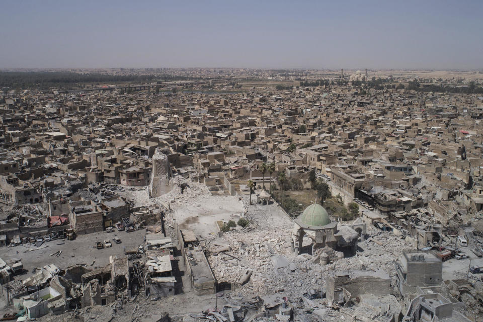 <p>An aerial view of the destroyed landmark al-Nuri mosque in the Old City of Mosul, Iraq, June 28, 2017. (Photo: Felipe Dana/AP) </p>