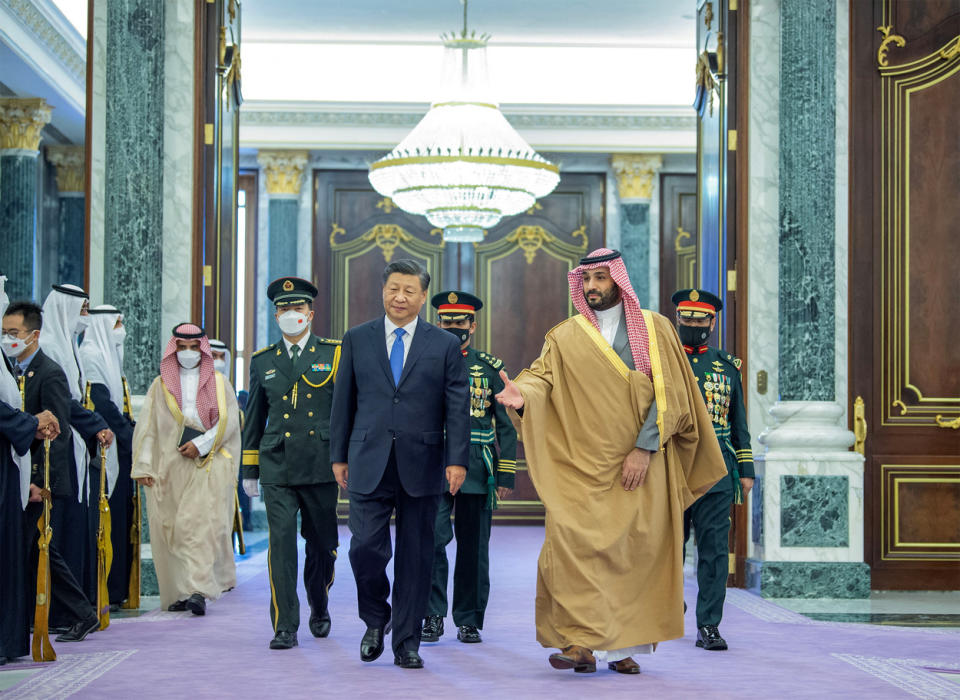 2022年12月8日，沙烏地王儲穆罕默德迎接中國國家主席習近平到訪。路透社