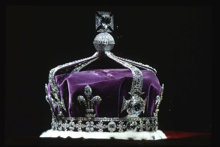 La Corona de la reina Isabel con el diamante  Koh-i-Noor