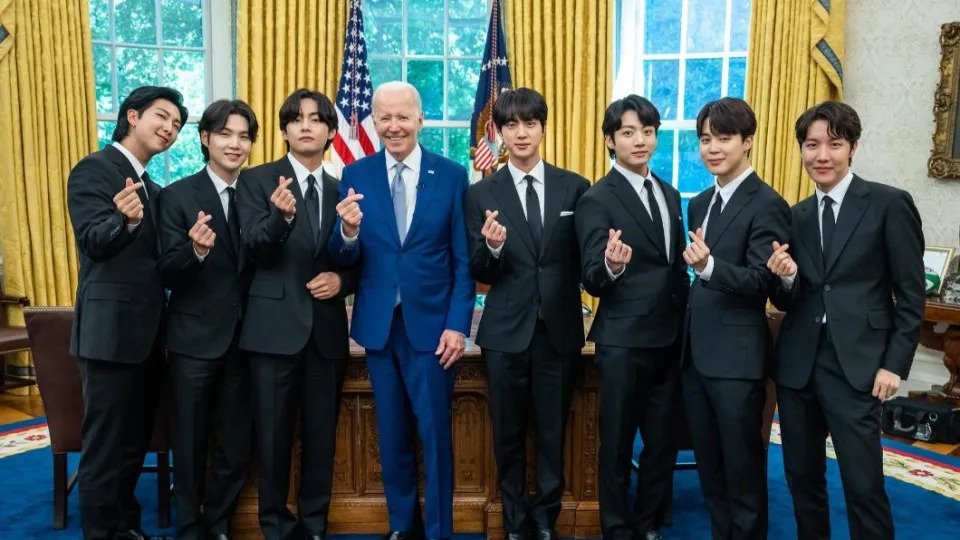 BTS與美國總統喬拜登（Joe Biden）於白宮留影。（圖／翻攝自BTS Twitter）