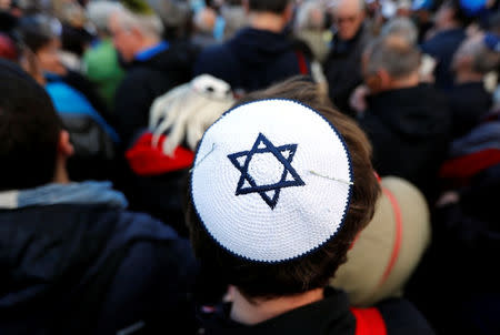 A man wears a kippa during a demonstration in front of a Jewish synagogue, to denounce an anti-Semitic attack on a young man wearing a kippa in the capital earlier this month, in Berlin, Germany, April 25, 2018. REUTERS/Fabrizio Bensch